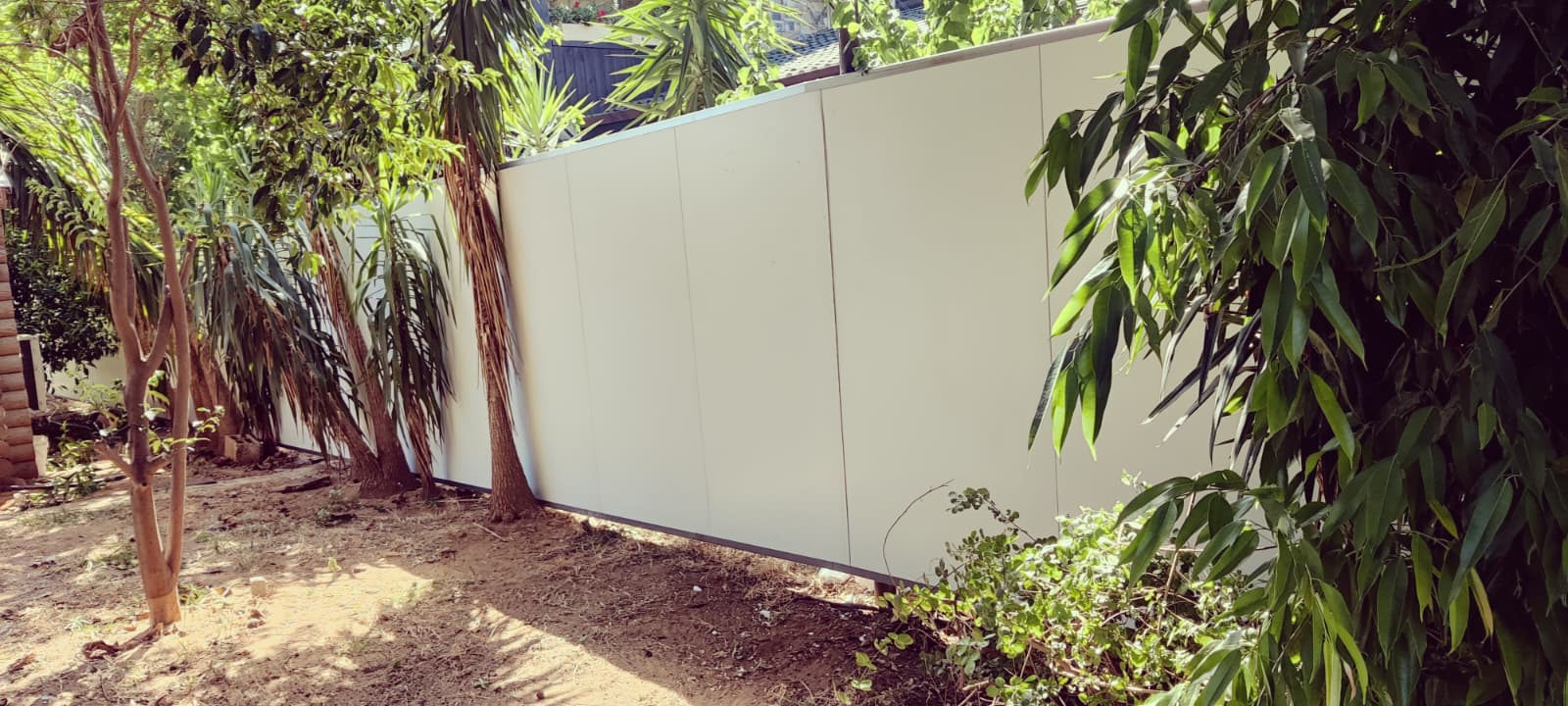 שער כניסה לאתר בניה