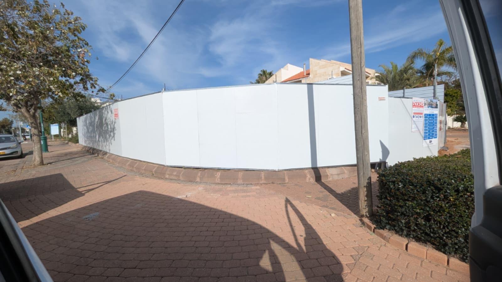 גדר פאנל קשיחה מגלוונת לאתר בניה